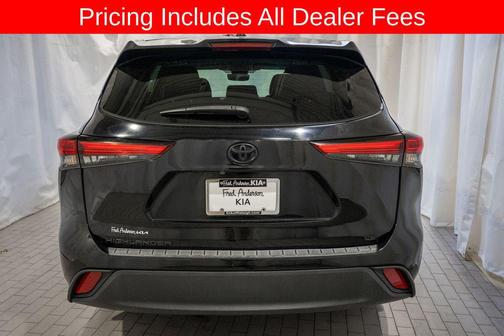 Midnight Black Metallic 2023 Toyota Highlander LE