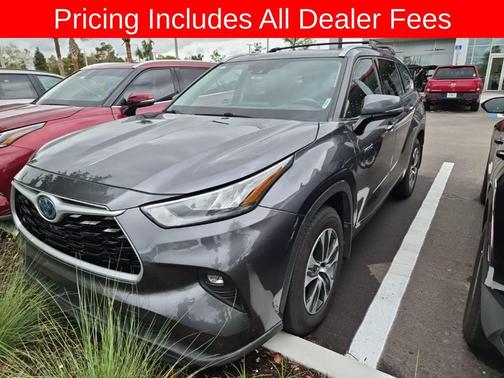 Magnetic Gray Metallic 2020 Toyota Highlander Hybrid XLE