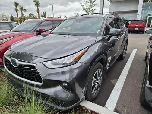 Magnetic Gray Metallic 2020 Toyota Highlander Hybrid XLE