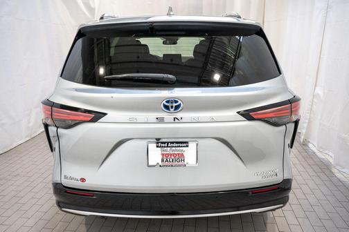 2024 Toyota Sienna Platinum