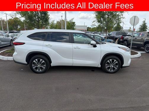 Wind Chill Pearl 2023 Toyota Highlander XLE