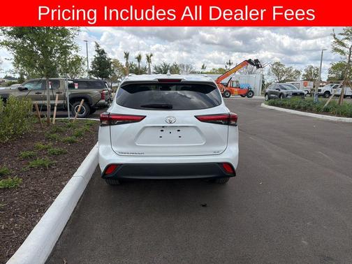 Wind Chill Pearl 2023 Toyota Highlander XLE