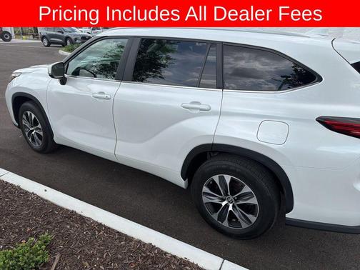Wind Chill Pearl 2023 Toyota Highlander XLE