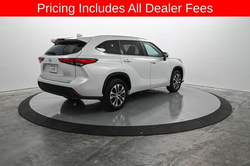 Wind Chill Pearl 2023 Toyota Highlander XLE