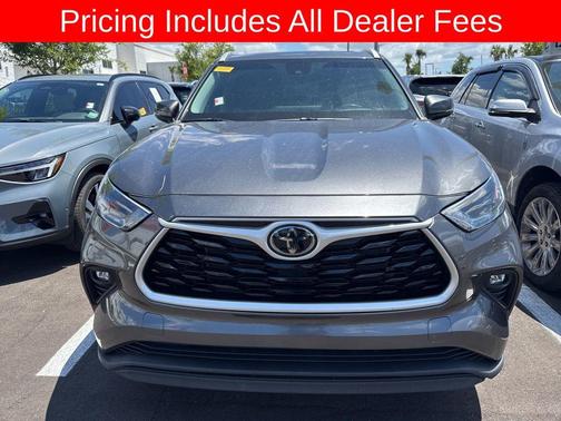 Magnetic Gray Metallic 2023 Toyota Highlander XLE