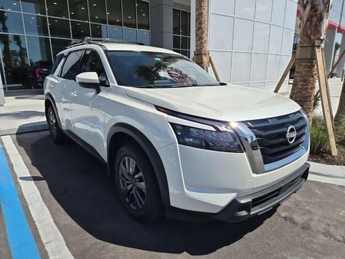 Pearl White Tricoat 2024 Nissan Pathfinder SV FWD