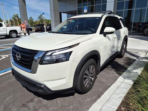 Pearl White Tricoat 2024 Nissan Pathfinder SV FWD