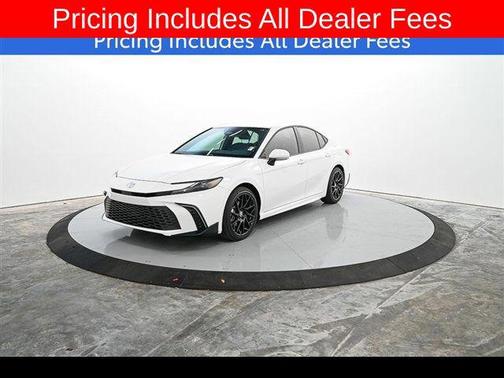 Ice Cap 2026 Toyota Camry SE