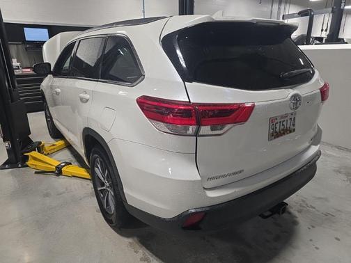 Blizzard Pearl 2018 Toyota Highlander XLE