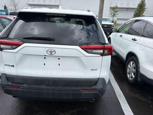 Super White 2020 Toyota RAV4 XLE