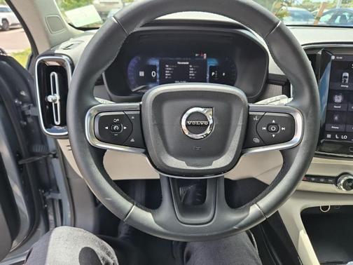 2023 Volvo XC40 B4 Plus Dark Theme