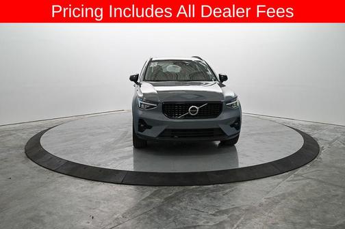 Thunder Grey Metallic 2023 Volvo XC40 B4 Plus Dark Theme