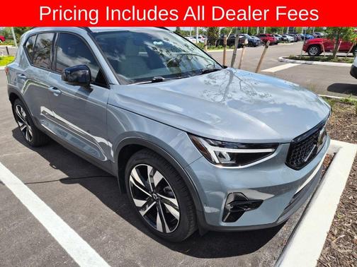 Thunder Grey Metallic 2023 Volvo XC40 B4 Plus Dark Theme