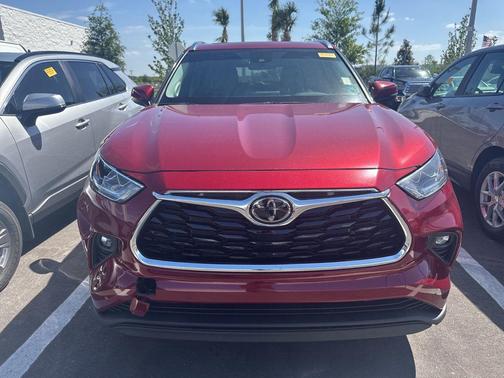 Ruby Flare Pearl 2022 Toyota Highlander Limited