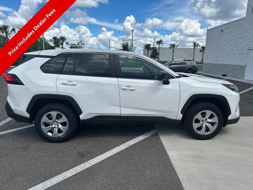 Ice 2023 Toyota RAV4 LE