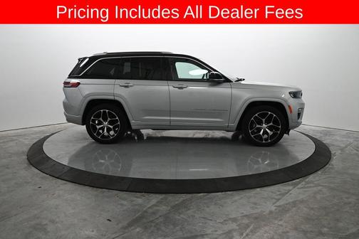 Diamond Black Crystal Pearlcoat 2023 Jeep Grand Cherokee Summit