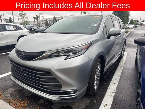 Celestial Silver Metallic 2022 Toyota Sienna Platinum