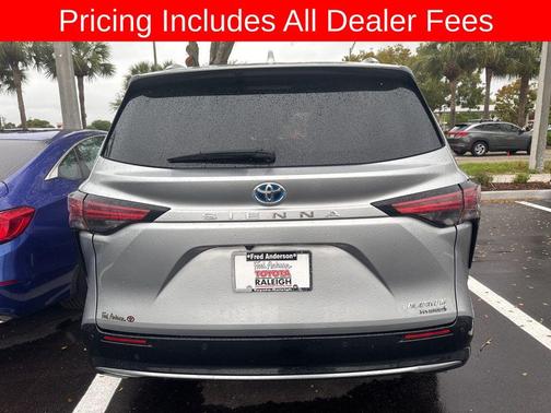Celestial Silver Metallic 2022 Toyota Sienna Platinum