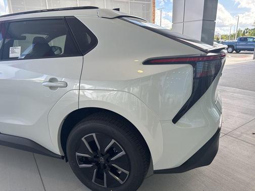 Pearl 2026 Toyota bZ XLE Plus