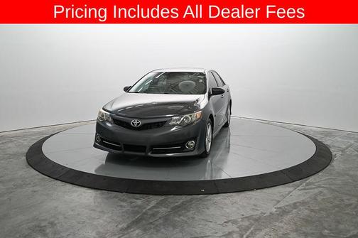 Magnetic Gray Metallic 2014 Toyota Camry SE