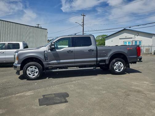 Carbonized Gray Metallic 2025 Ford F-250 XLT