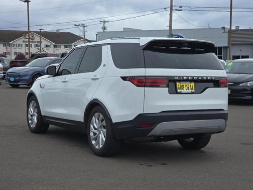 Fuji White 2025 Land Rover Discovery P300 S