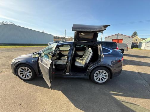 2020 Tesla Model X Long Range Plus Dual Motor All-Wheel Drive