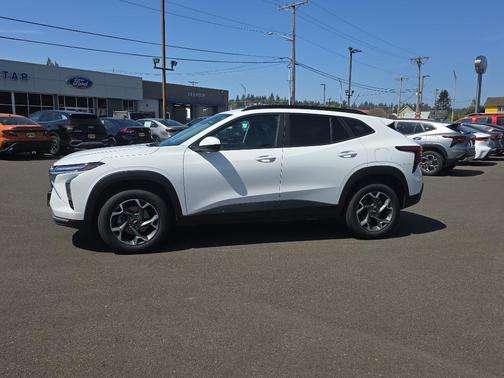 Summit White 2025 Chevrolet Trax LT