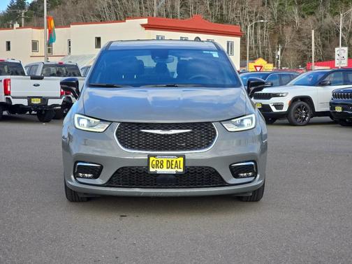2025 Chrysler Pacifica L