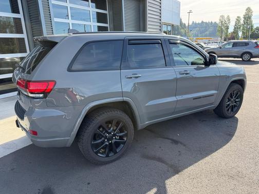 Sting-Gray Clearcoat 2021 Jeep Grand Cherokee Laredo