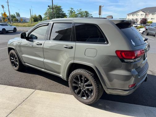Sting-Gray Clearcoat 2021 Jeep Grand Cherokee Laredo