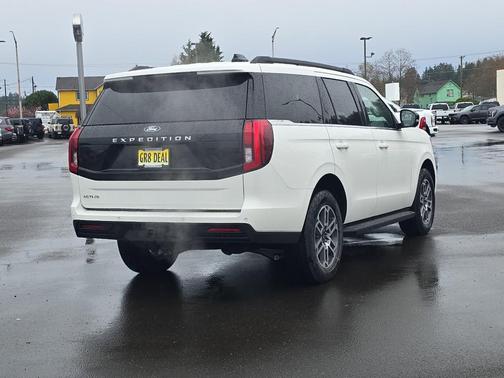 2026 Ford Expedition Active