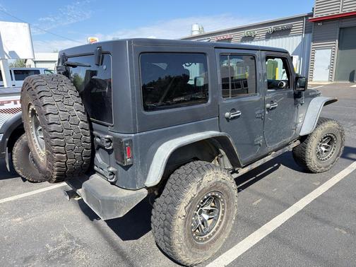 Rhino 2017 Jeep Wrangler Unlimited Rubicon