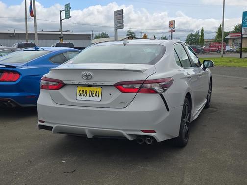 Ice Edge 2022 Toyota Camry SE