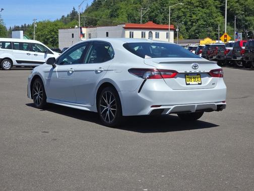 Ice Edge 2022 Toyota Camry SE