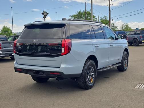 Glacier Gray Metallic Tri-Coat 2026 Ford Expedition Tremor