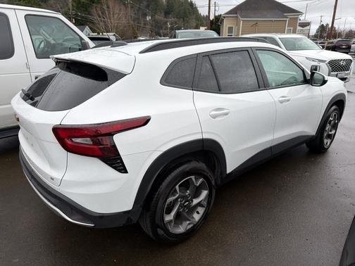 2025 Chevrolet Trax LT