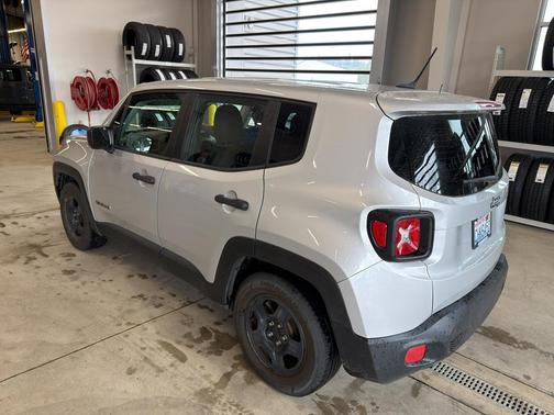 Glacier Metallic 2017 Jeep Renegade Sport