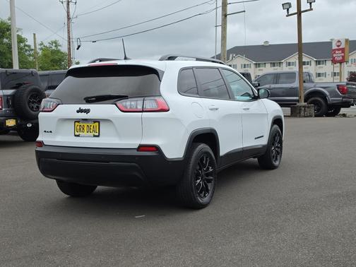 Bright White Clearcoat 2023 Jeep Cherokee Altitude