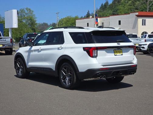 Star White Metallic Tri-Coat 2026 Ford Explorer ST