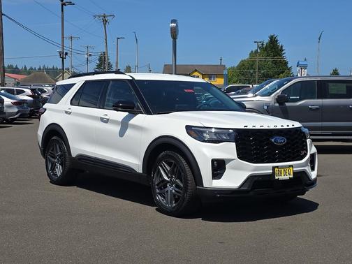 Star White Metallic Tri-Coat 2026 Ford Explorer ST