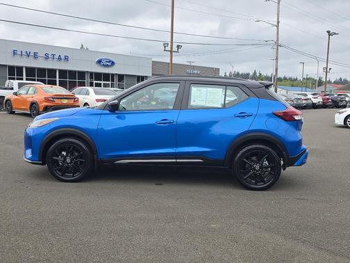 Electric Blue/Super Black 2021 Nissan Kicks SR