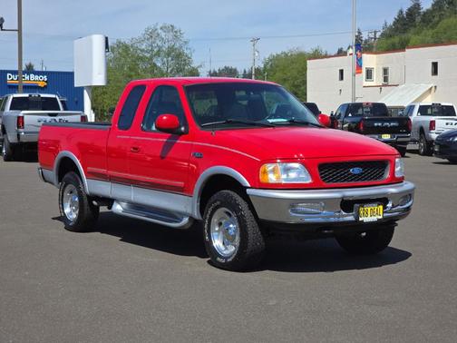 Bright Red Clearcoat 1997 Ford F-150 Base