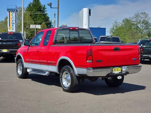 Bright Red Clearcoat 1997 Ford F-150 Base