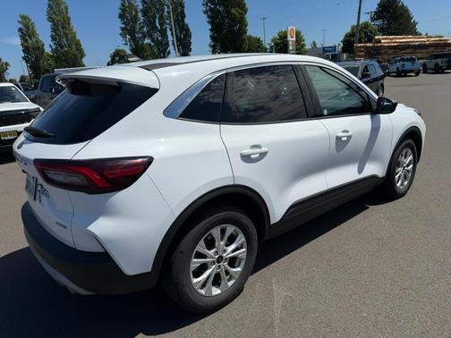 Oxford White 2023 Ford Escape Active