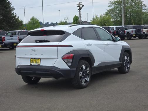 Atlas White 2025 Hyundai KONA SEL