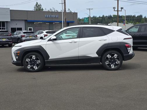 Atlas White 2025 Hyundai KONA SEL