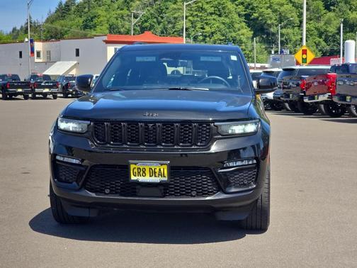 Diamond Black Crystal Pearl 2024 Jeep Grand Cherokee Limited