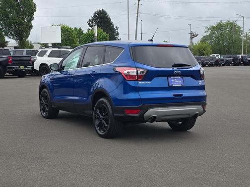 Lightning Blue Metallic 2017 Ford Escape SE