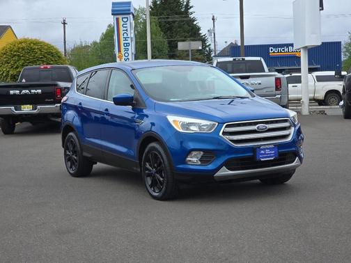 Lightning Blue Metallic 2017 Ford Escape SE